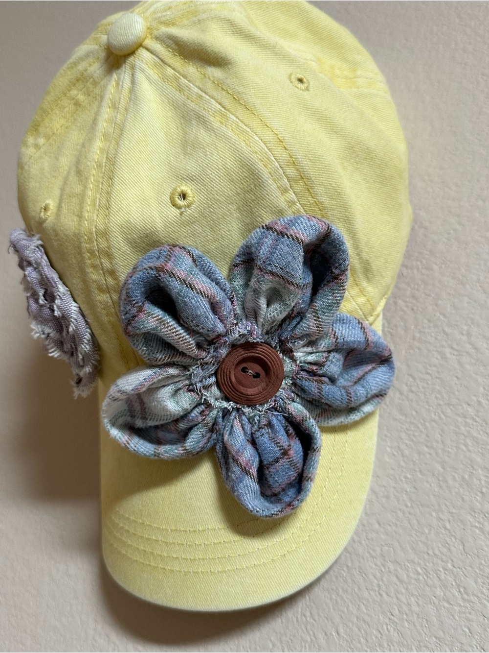 New Women’s Cap With Handmade Flowers